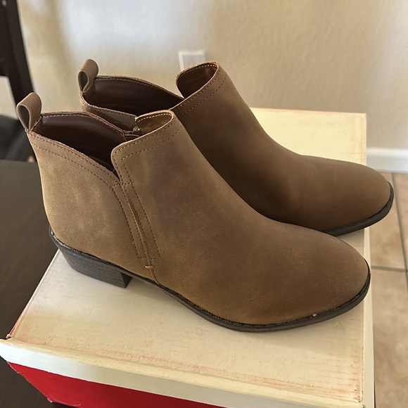 Sun + Stone Womens Tan Bootie Size 6 - Picture 2 of 6